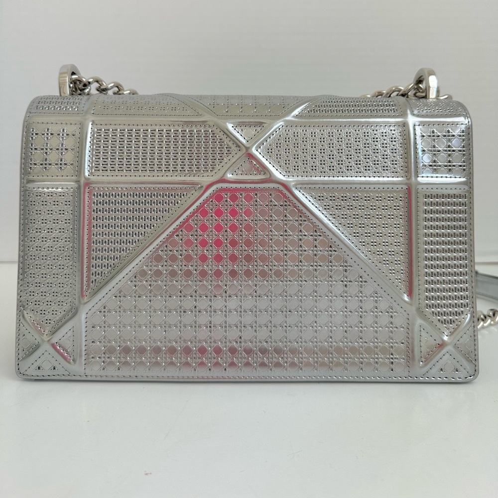 Christian Dior Diorama Silver Flap Shoulder Bag - Picture 8 of 16